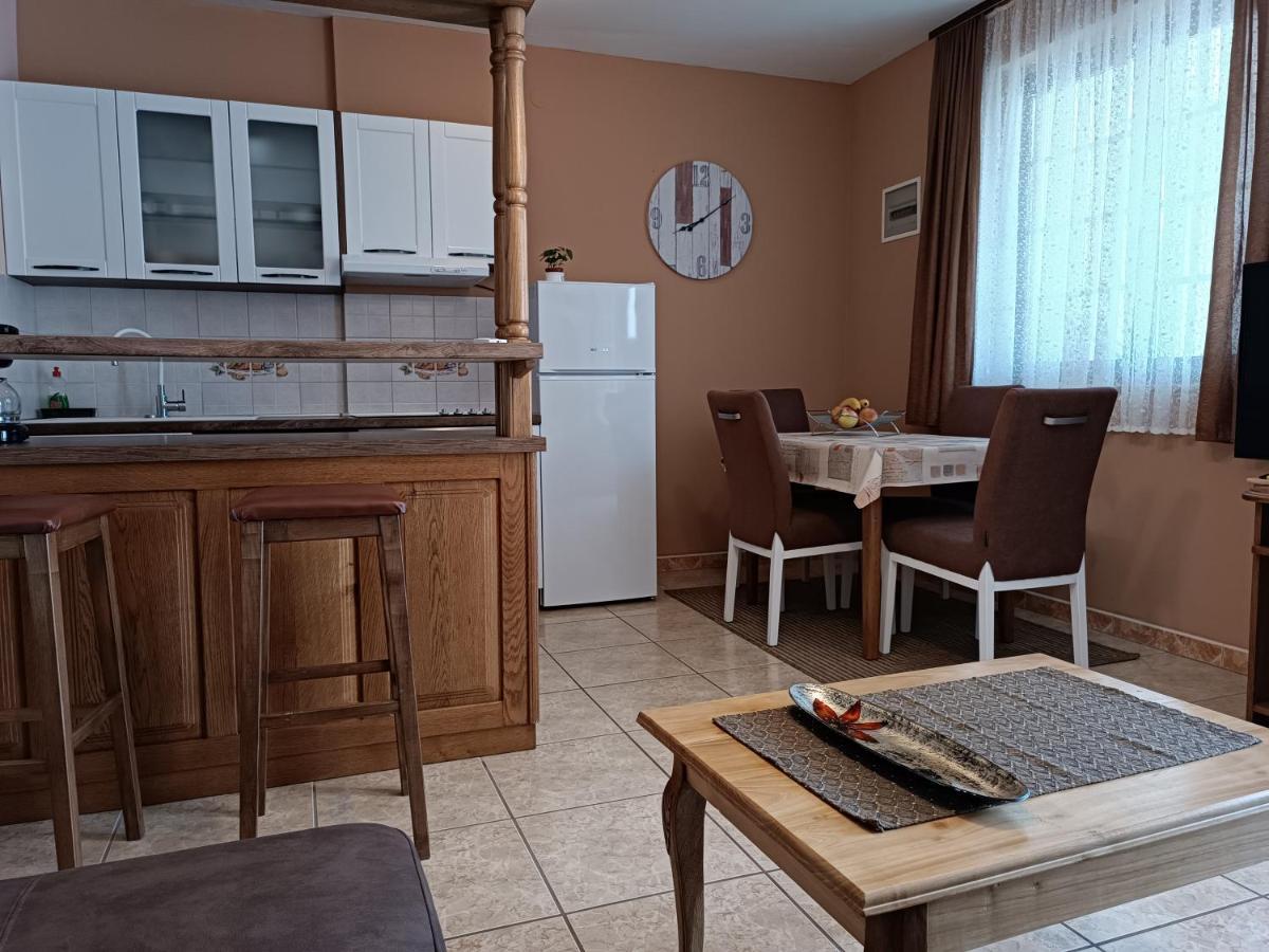 Apartments Ivicek Пореч Екстер'єр фото