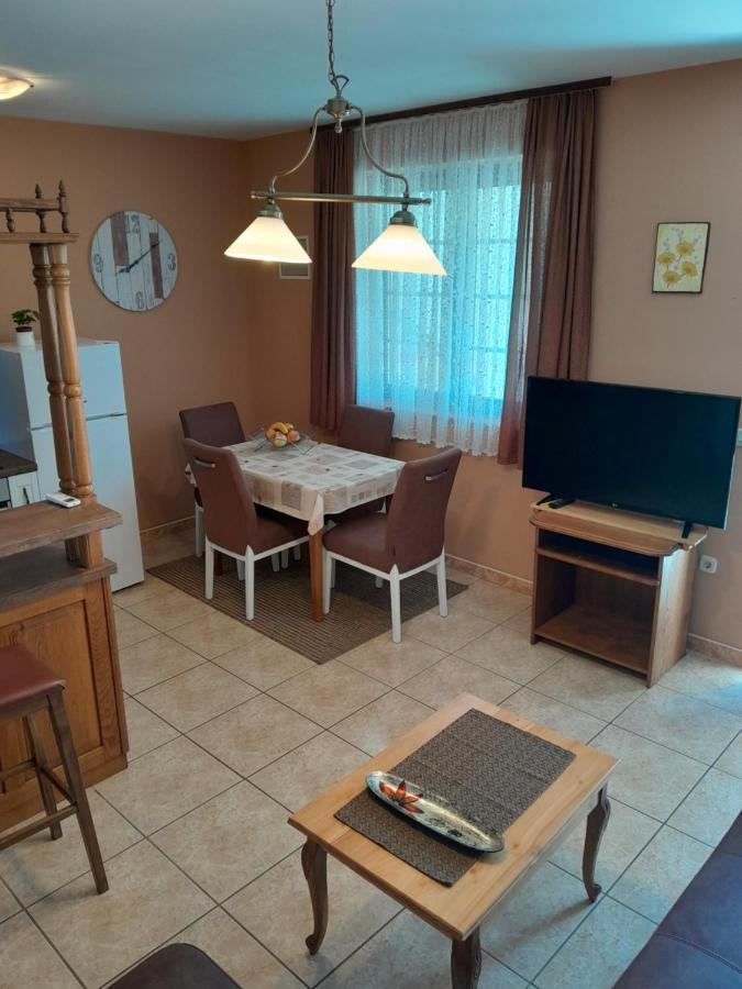 Apartments Ivicek Пореч Екстер'єр фото
