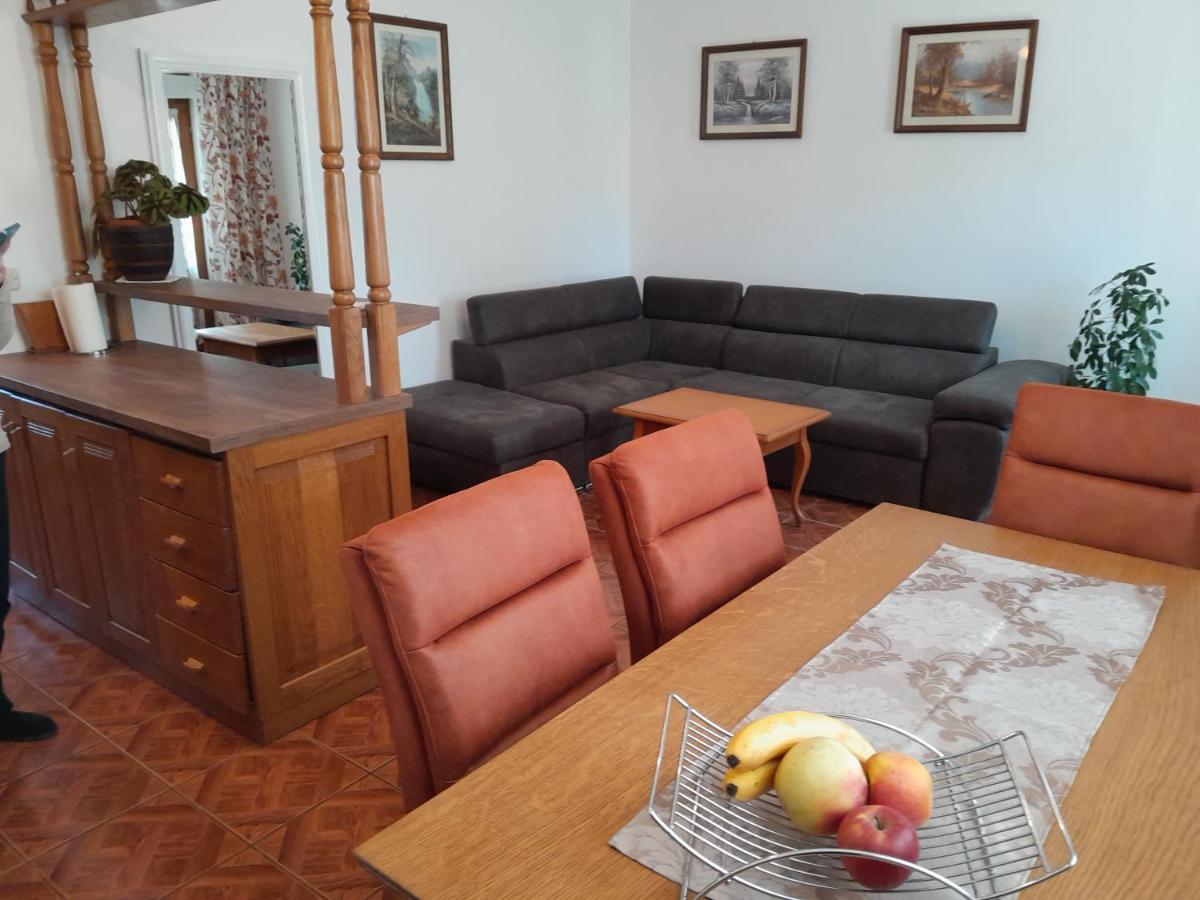 Apartments Ivicek Пореч Екстер'єр фото