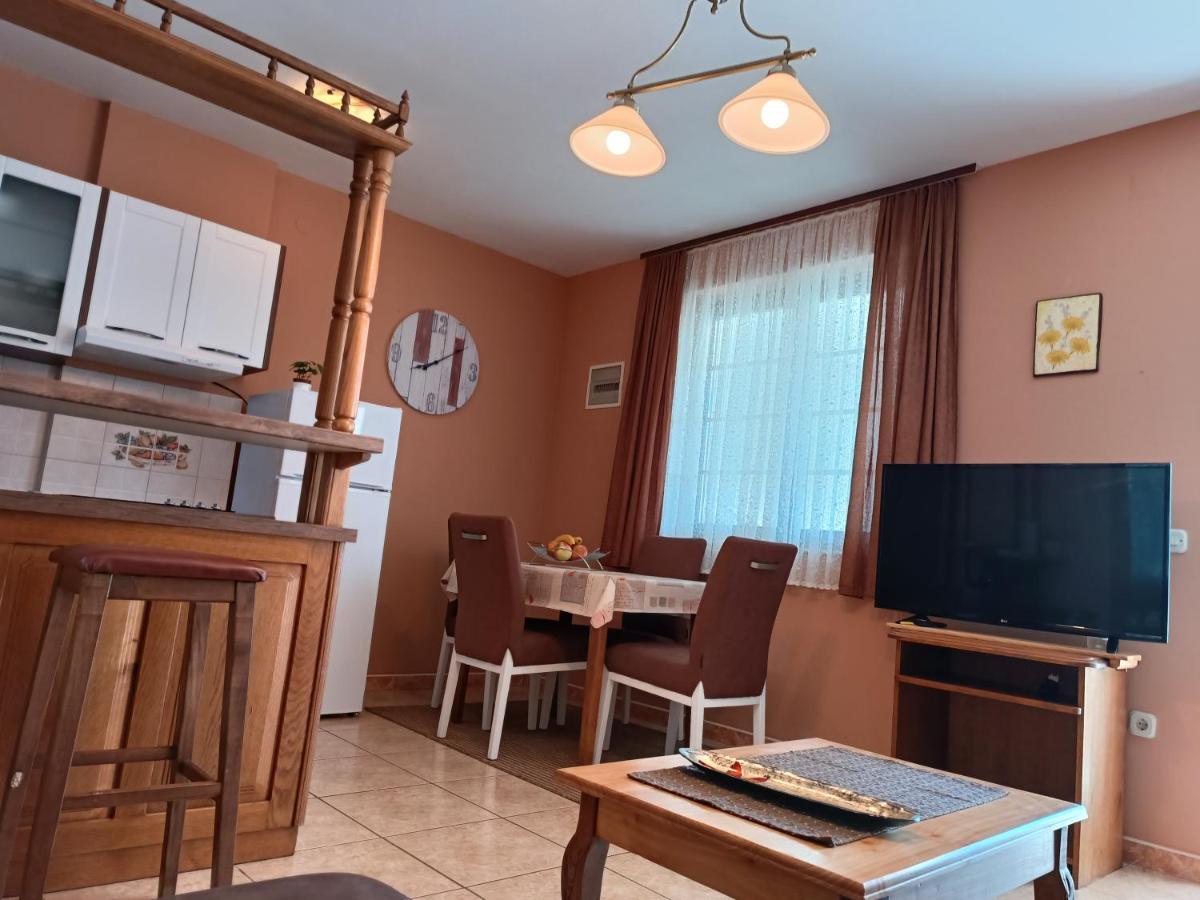 Apartments Ivicek Пореч Екстер'єр фото