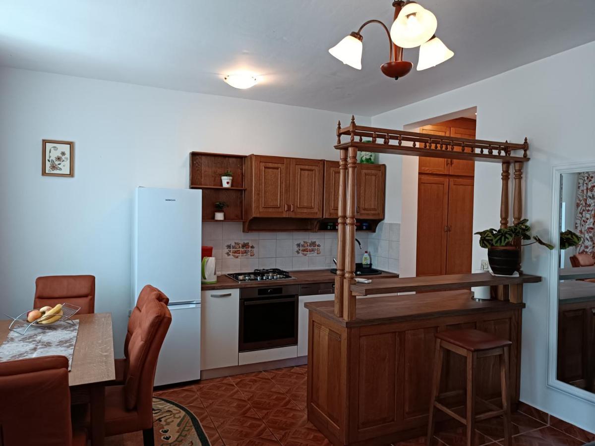 Apartments Ivicek Пореч Екстер'єр фото
