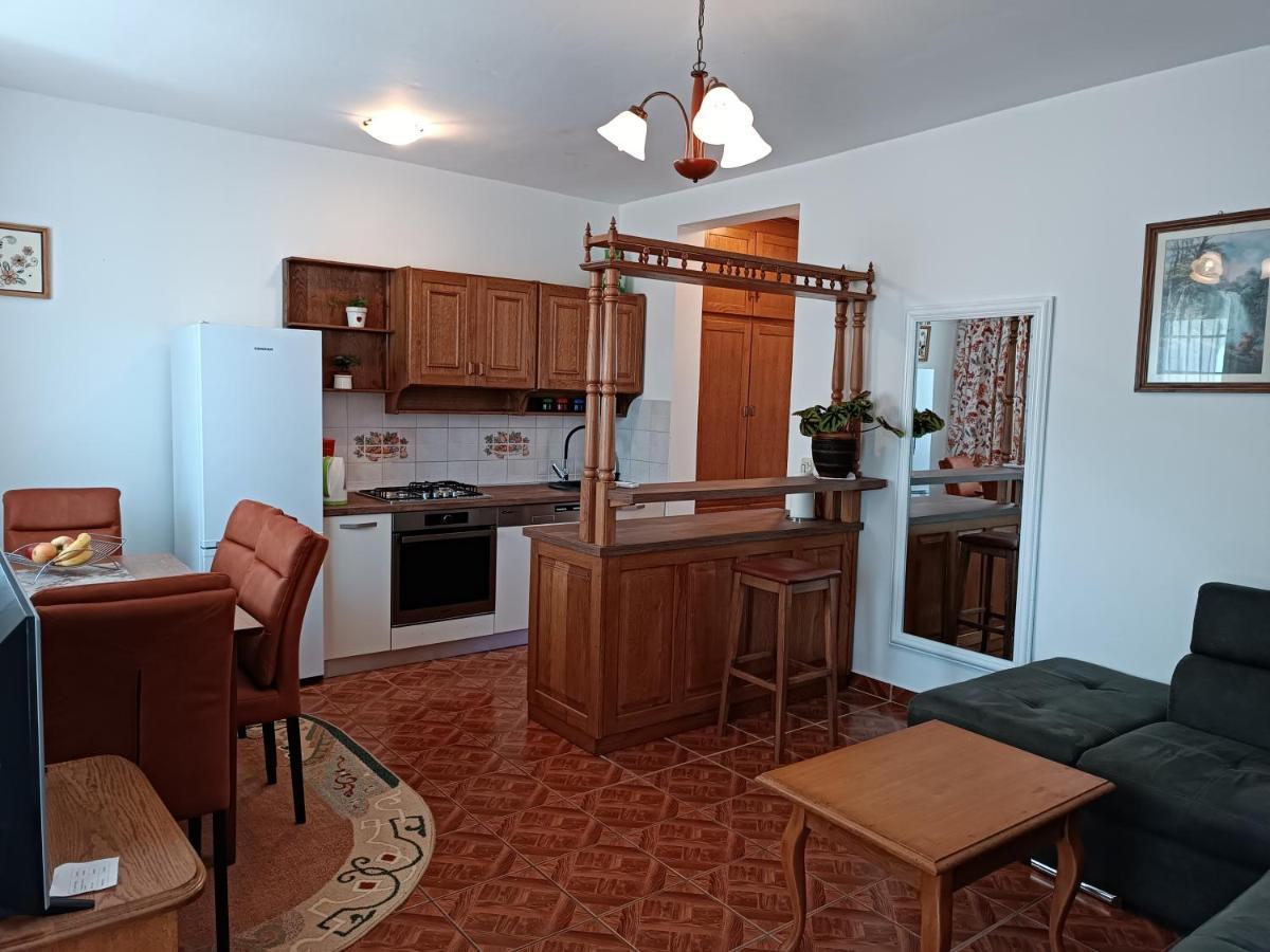 Apartments Ivicek Пореч Екстер'єр фото